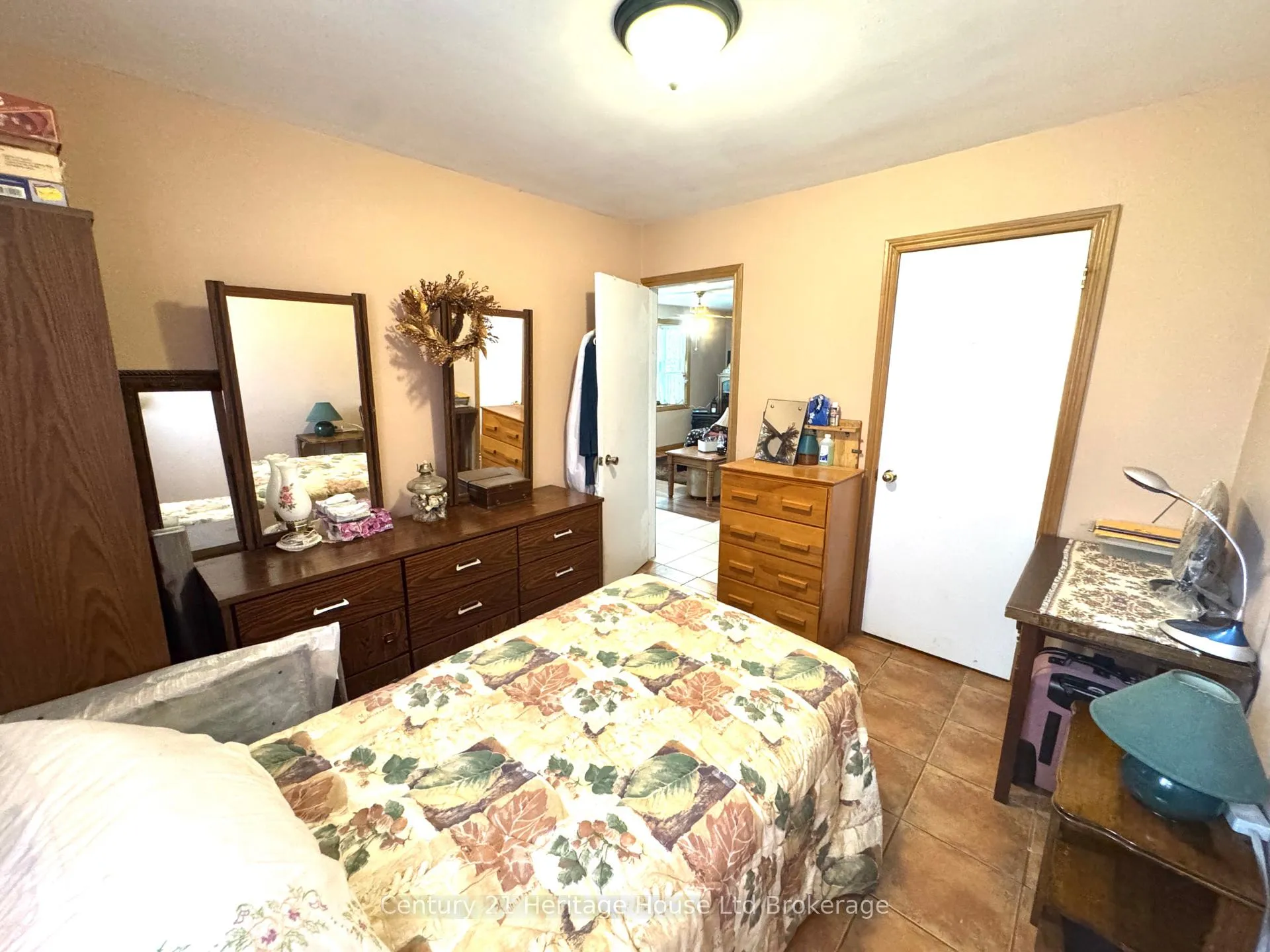 Photo 13 of 369 Riverside Drive, Welland, Broadway — HOMEH