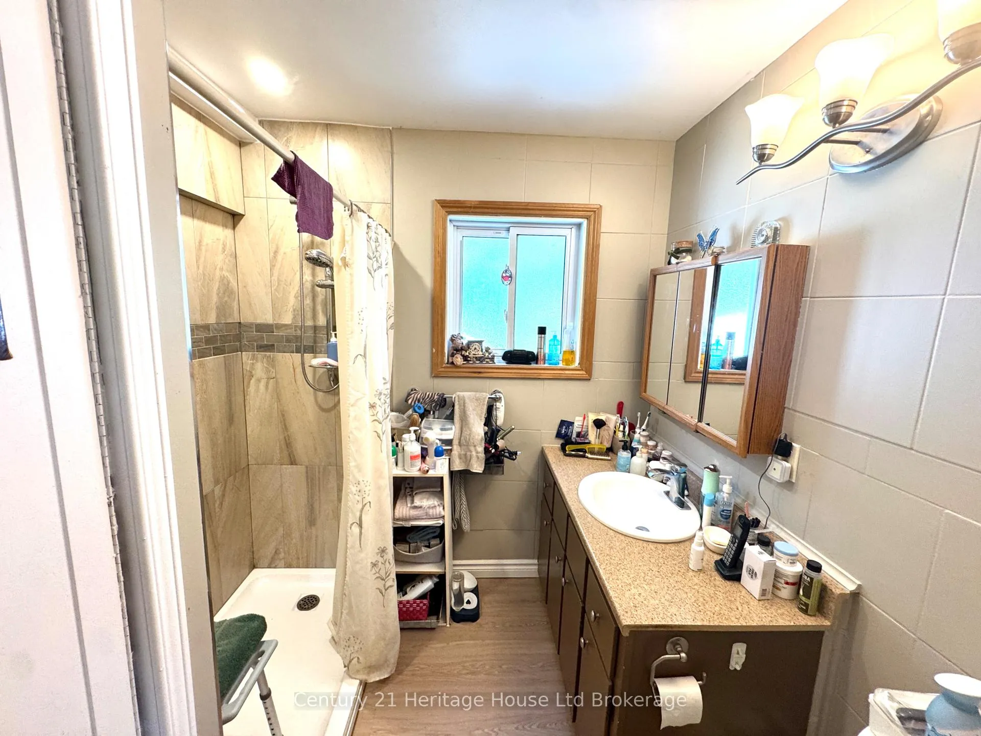 Photo 17 of 369 Riverside Drive, Welland, Broadway — HOMEH