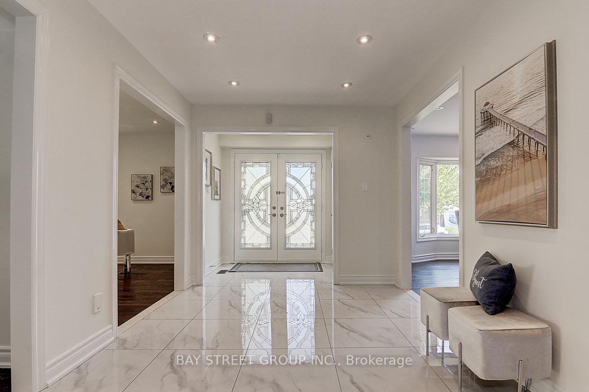 Photo 7 of 1 Dewberry Drive, Markham, Middlefield — HOMEH