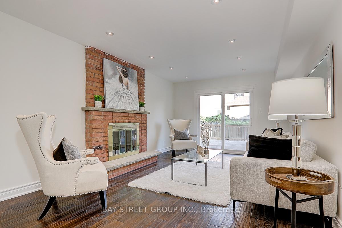 Photo 13 of 1 Dewberry Drive, Markham, Middlefield — HOMEH