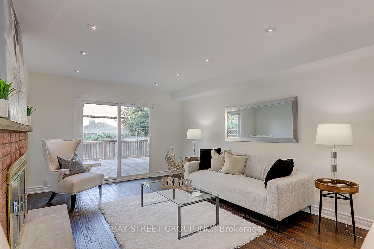 Photo 14 of 1 Dewberry Drive, Markham, Middlefield — HOMEH