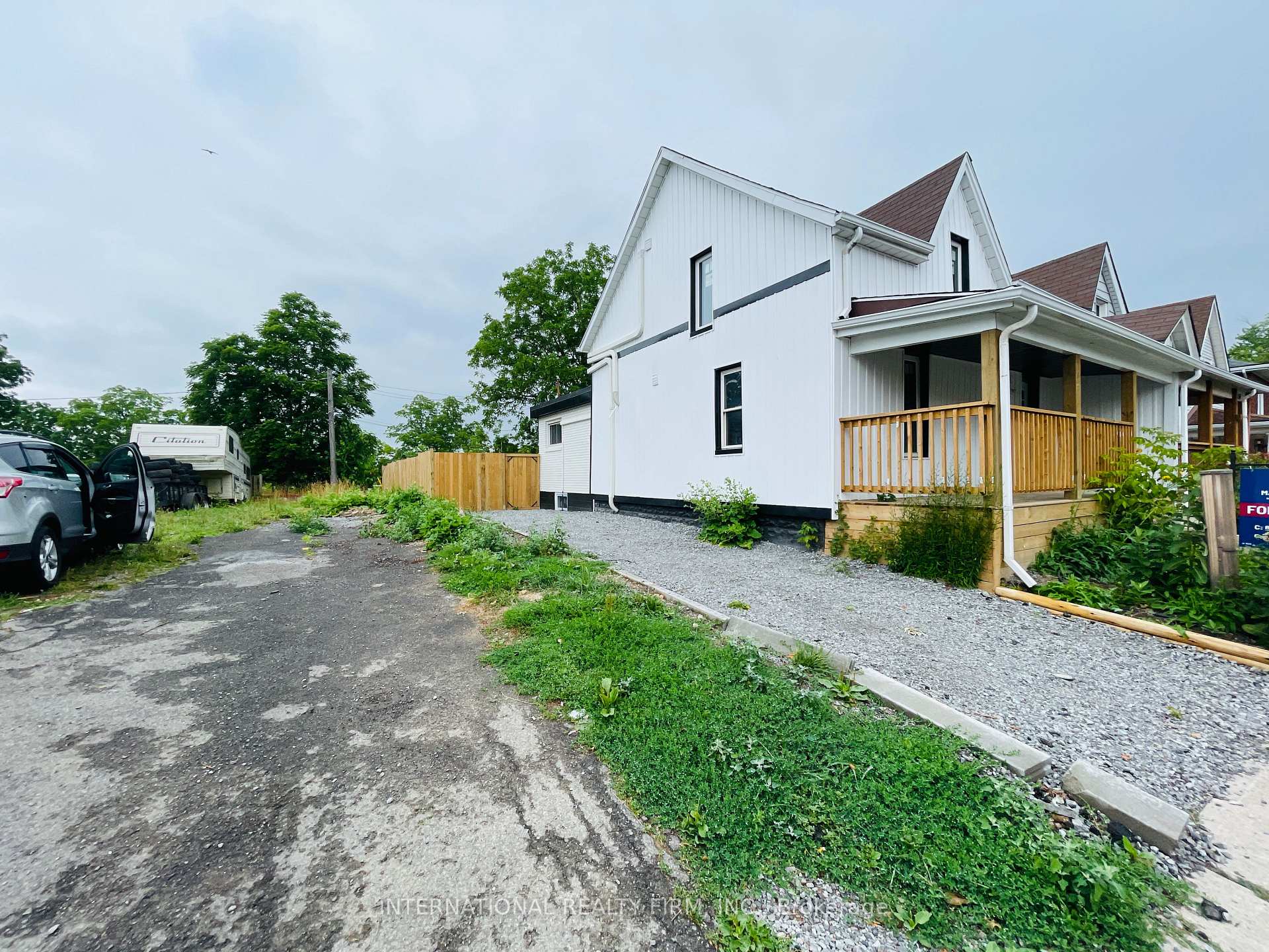 Photo 2 of 171 King Street, Welland, Welland Downtown — HOMEH