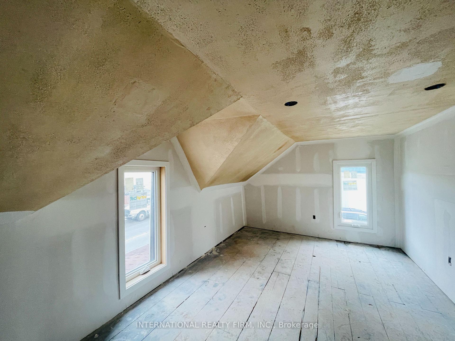 Photo 8 of 171 King Street, Welland, Welland Downtown — HOMEH