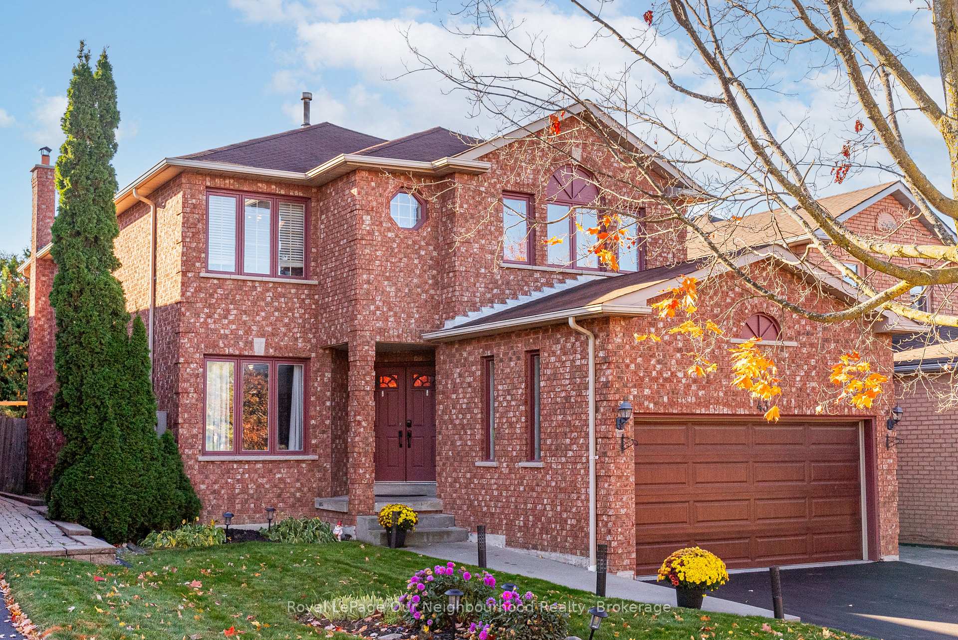 Photo 2 of 43 Ringwood Drive, Whitby, Rolling Acres — HOMEH