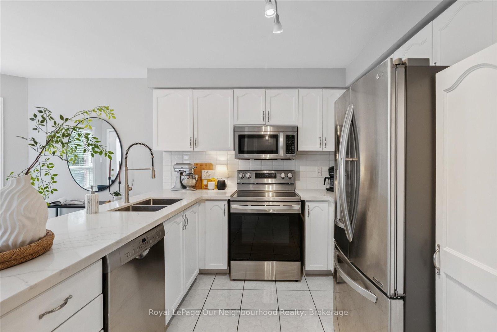 Photo 11 of 43 Ringwood Drive, Whitby, Rolling Acres — HOMEH