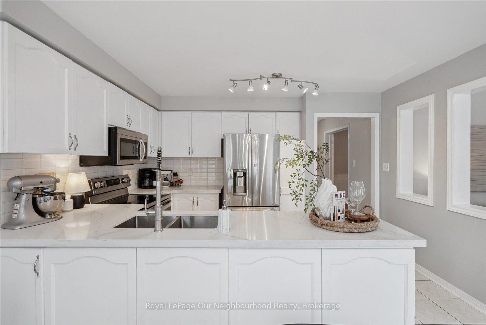 Photo 12 of 43 Ringwood Drive, Whitby, Rolling Acres — HOMEH