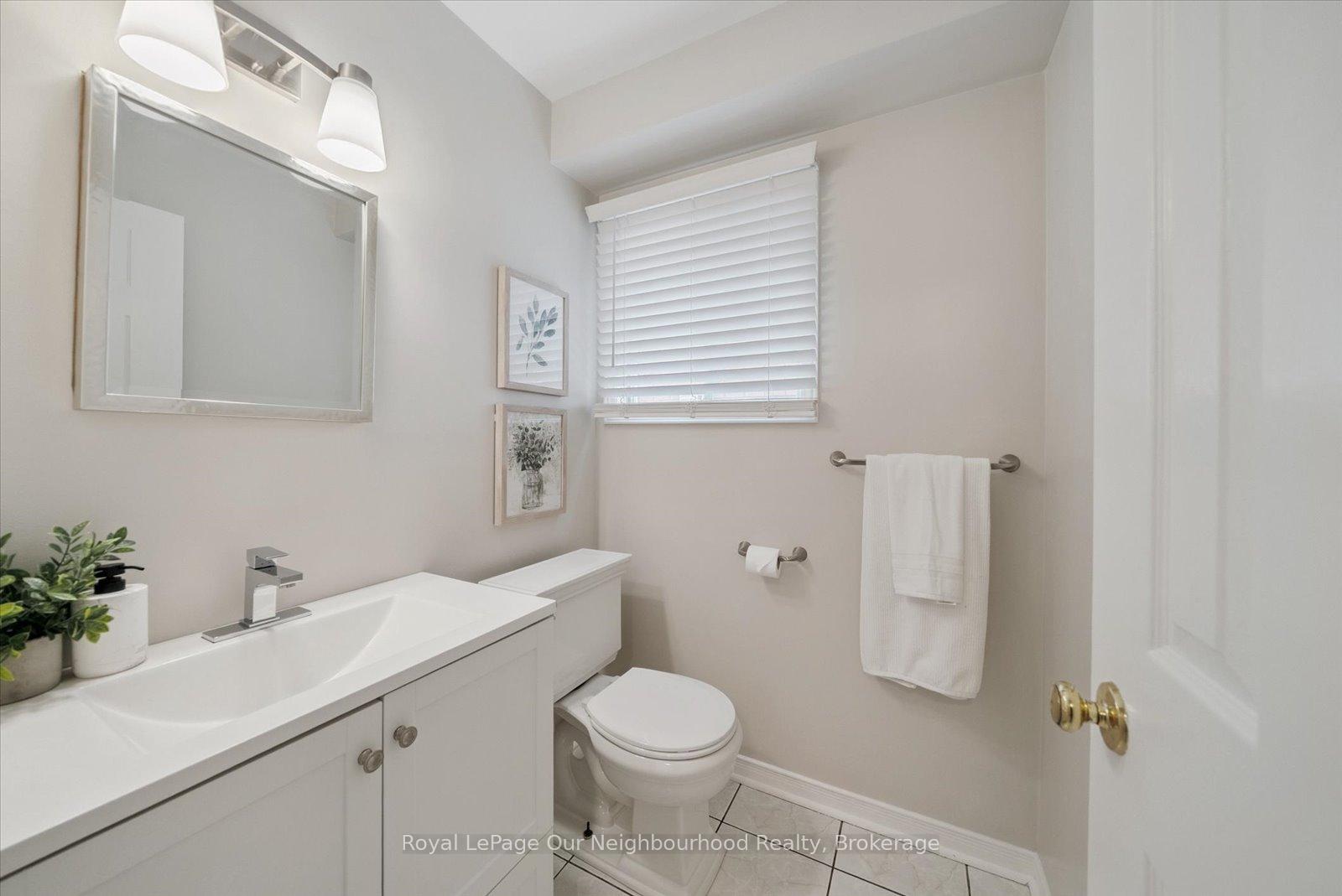Photo 16 of 43 Ringwood Drive, Whitby, Rolling Acres — HOMEH