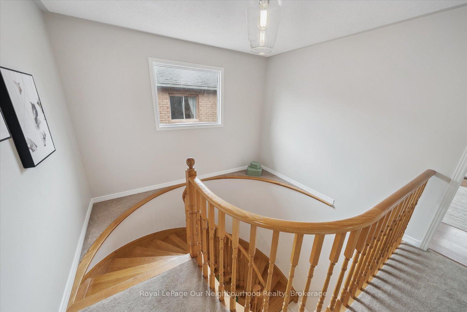 Photo 17 of 43 Ringwood Drive, Whitby, Rolling Acres — HOMEH