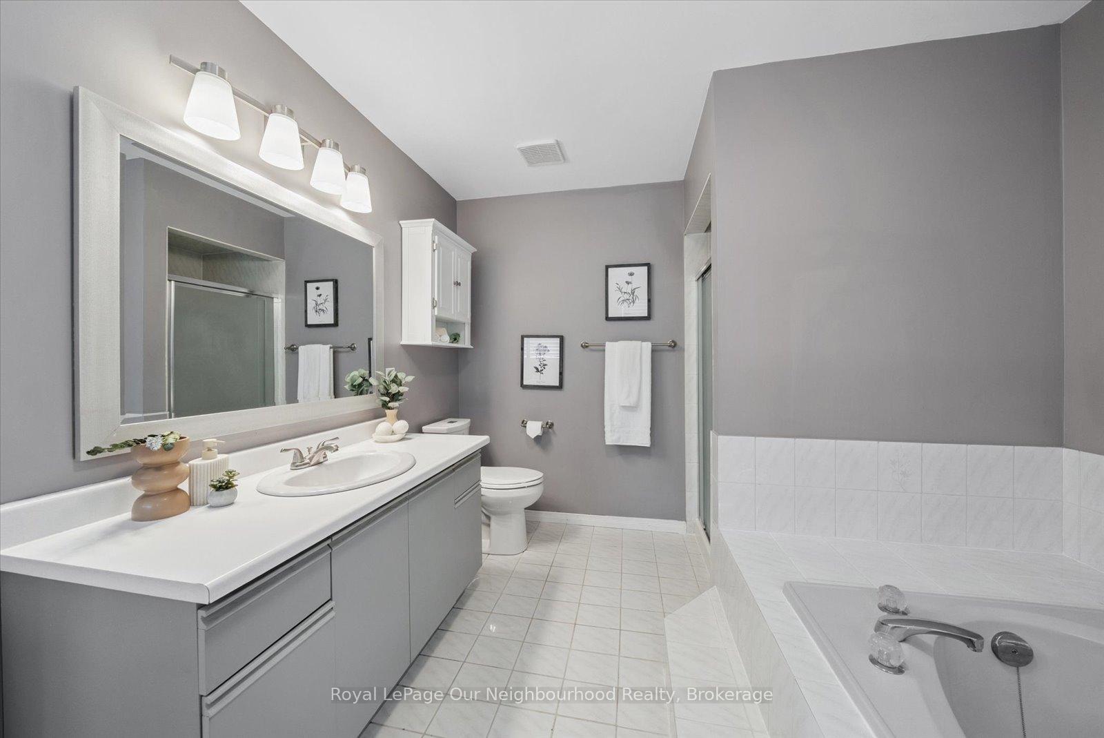 Photo 21 of 43 Ringwood Drive, Whitby, Rolling Acres — HOMEH