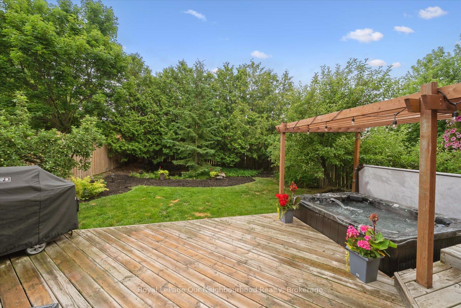 Photo 34 of 43 Ringwood Drive, Whitby, Rolling Acres — HOMEH