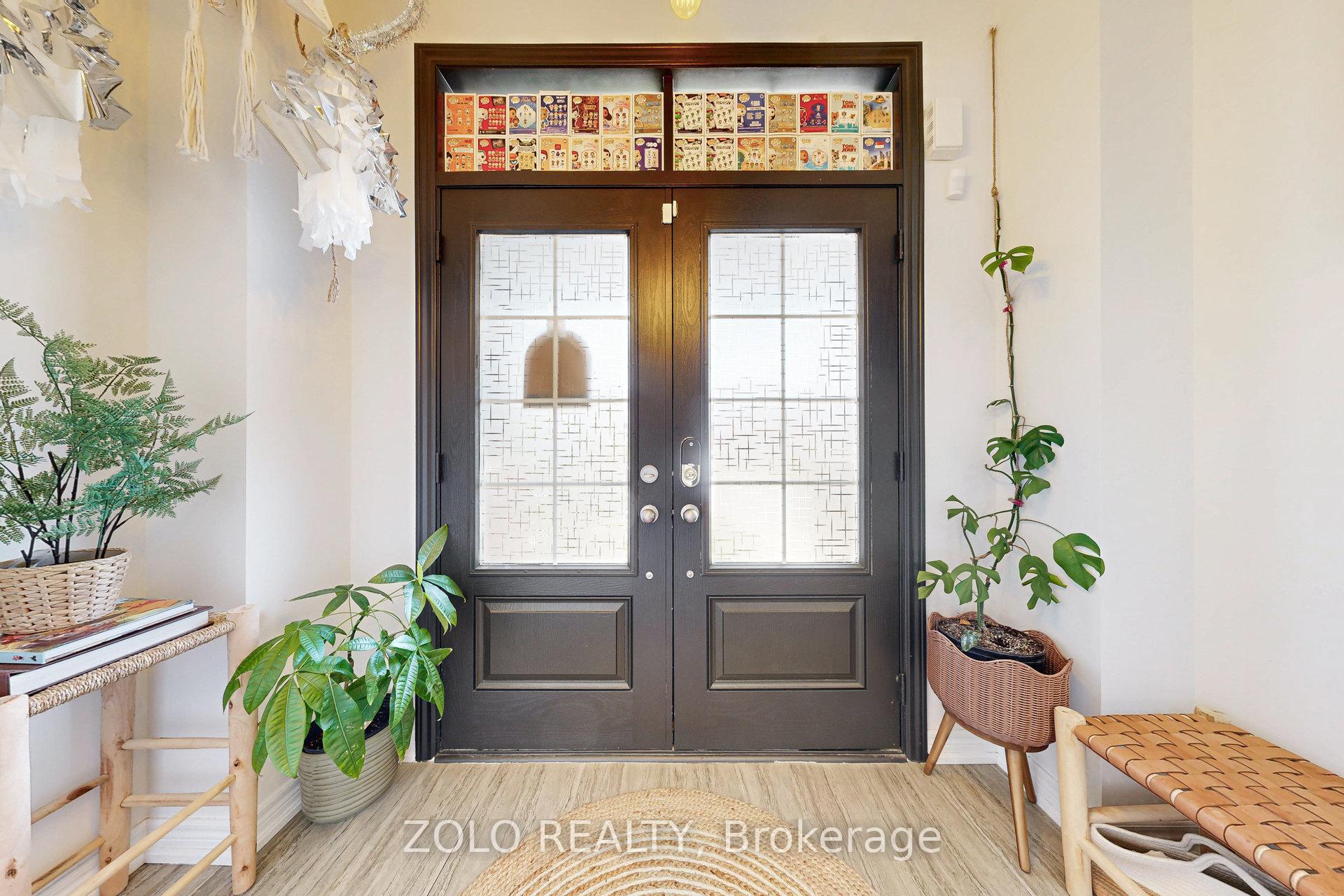 Photo 3 of 576 Barons Street, Vaughan, Kleinburg — HOMEH