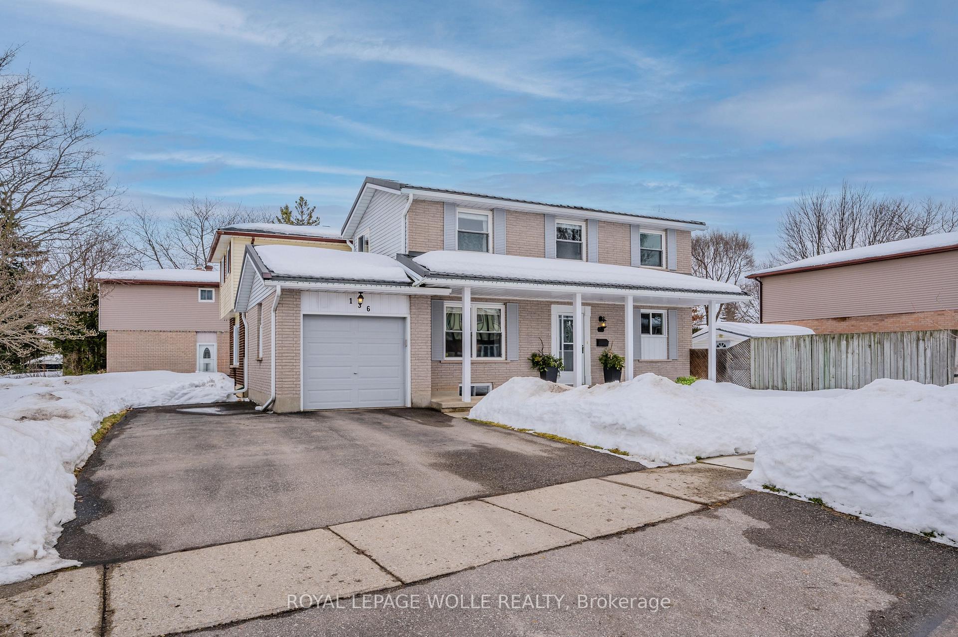 Photo 3 of 136 Cornerbrook Crescent, Waterloo — HOMEH