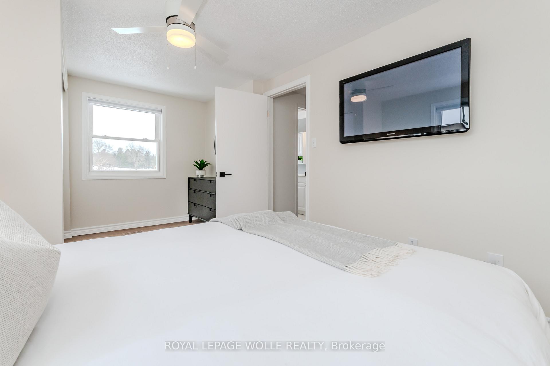 Photo 17 of 136 Cornerbrook Crescent, Waterloo — HOMEH