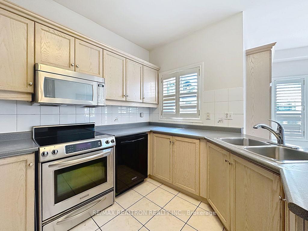 Photo 12 of 6 Belwood Boulevard, Vaughan, Patterson — HOMEH