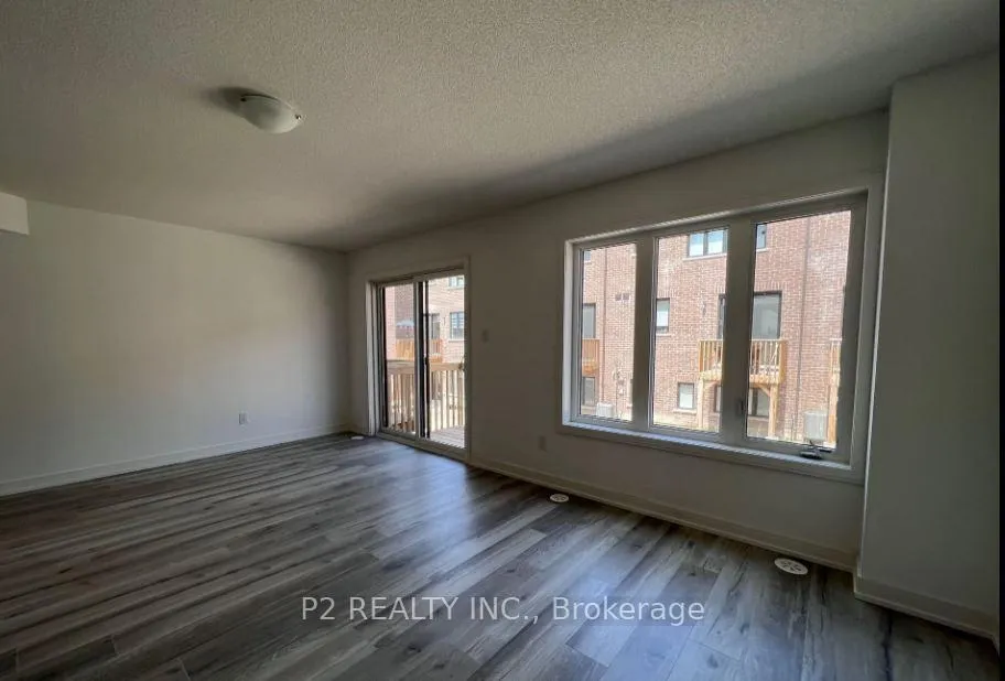 Photo 3 of 45 Red Maple Lane, Barrie, Innis-Shore — HOMEH