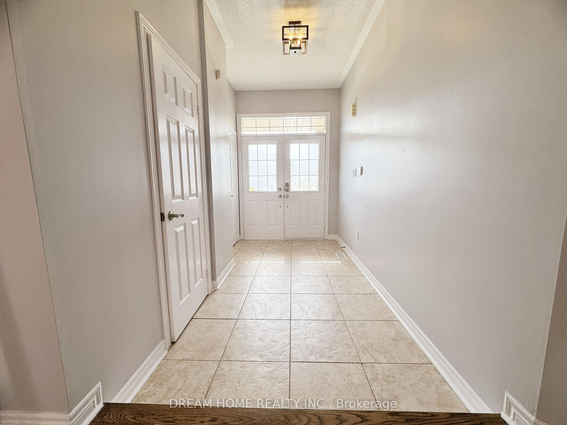Photo 4 of 110 Autumn Hill Boulevard, Vaughan, Patterson — HOMEH