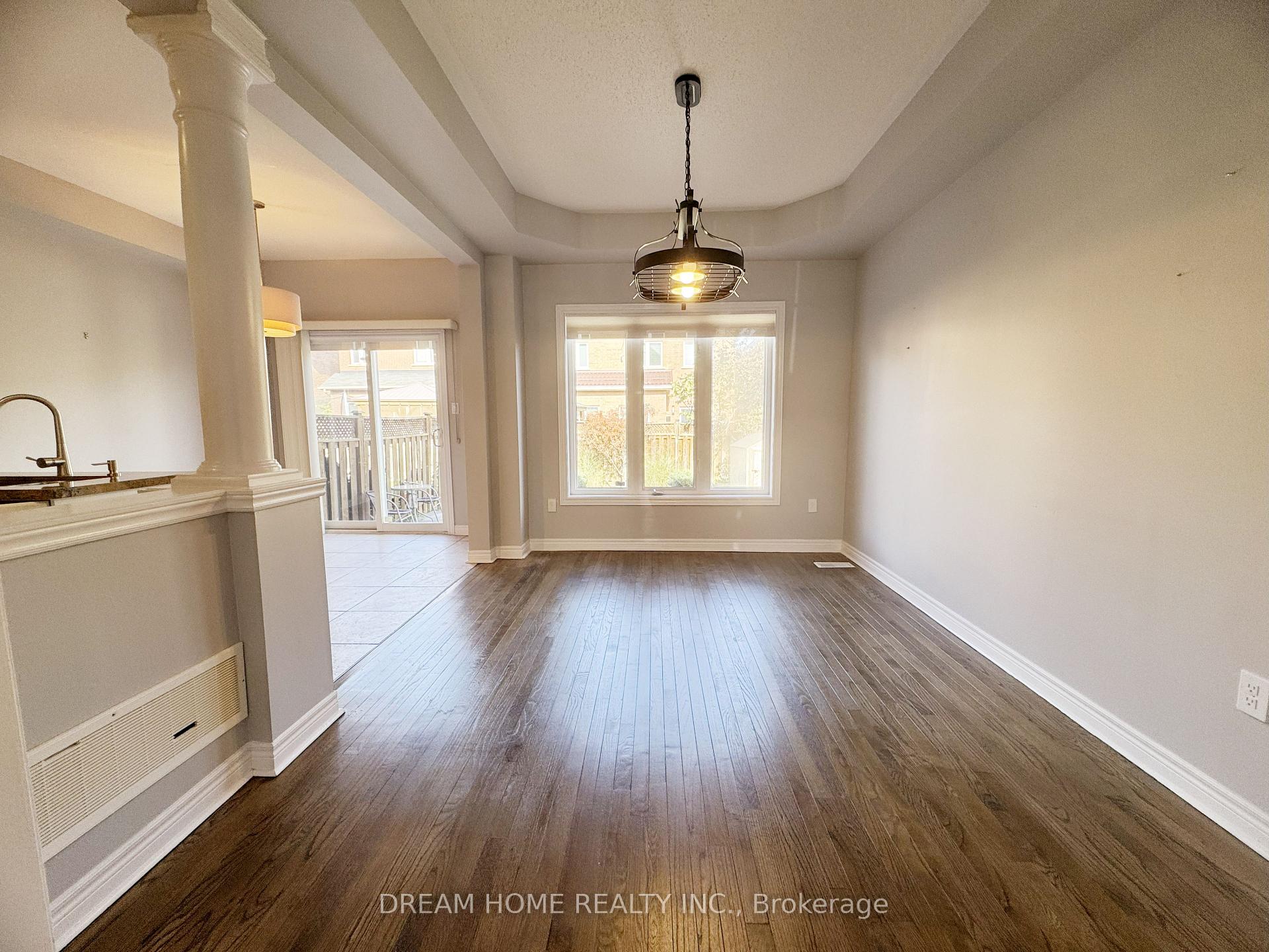 Photo 5 of 110 Autumn Hill Boulevard, Vaughan, Patterson — HOMEH