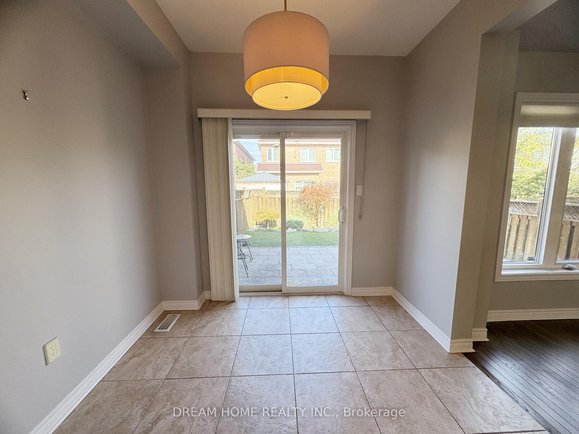 Photo 7 of 110 Autumn Hill Boulevard, Vaughan, Patterson — HOMEH