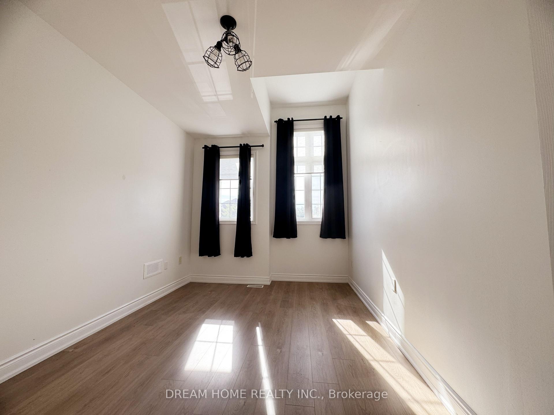 Photo 12 of 110 Autumn Hill Boulevard, Vaughan, Patterson — HOMEH