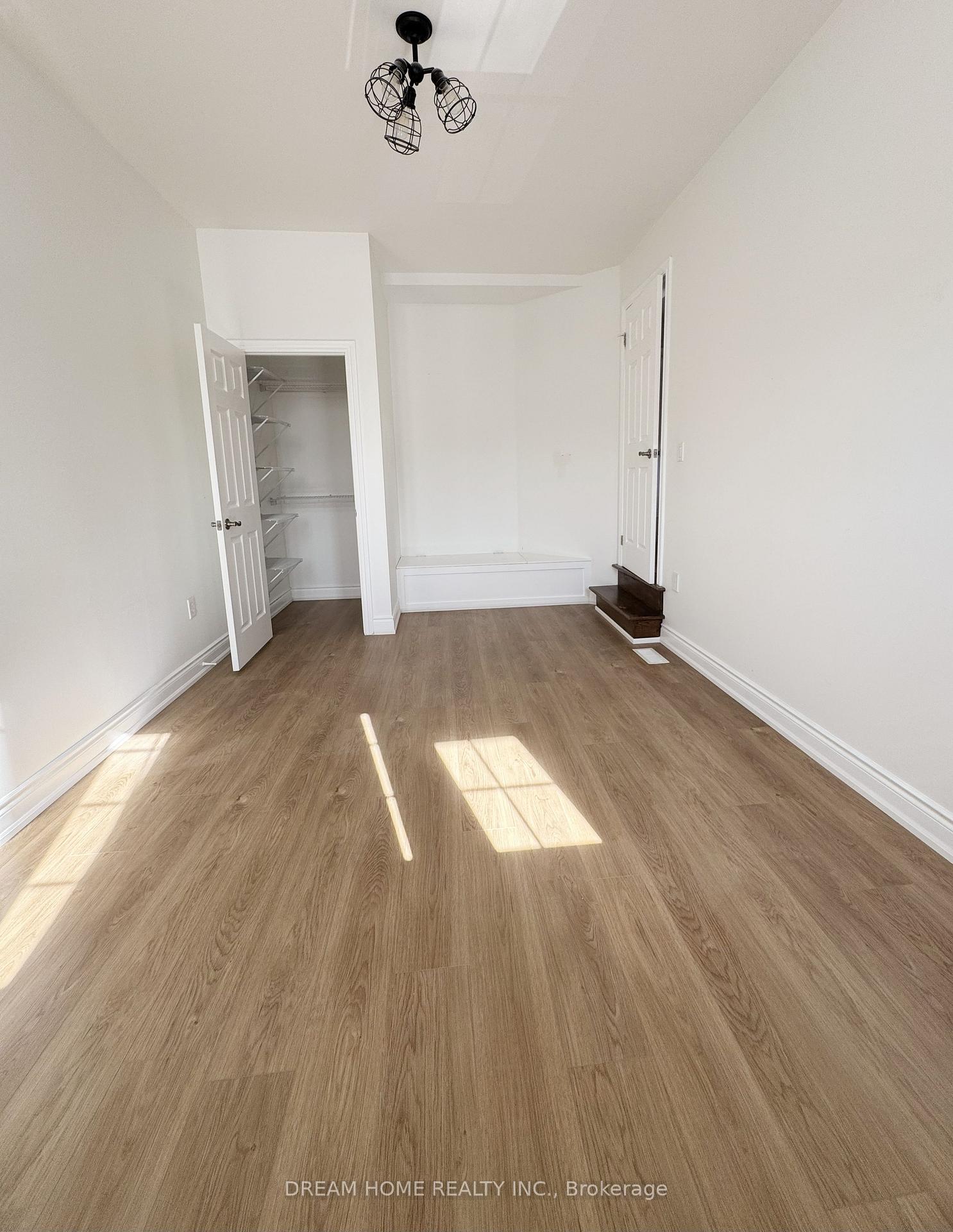 Photo 13 of 110 Autumn Hill Boulevard, Vaughan, Patterson — HOMEH