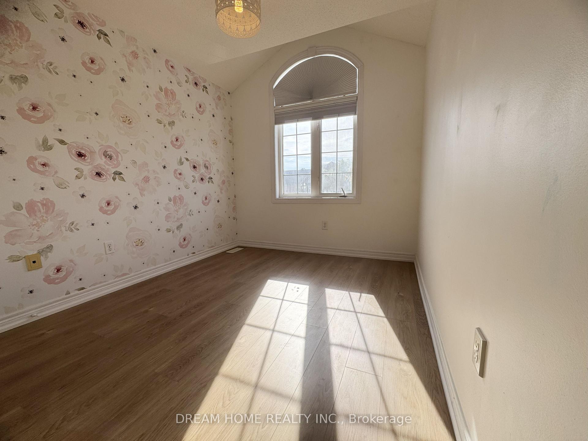 Photo 14 of 110 Autumn Hill Boulevard, Vaughan, Patterson — HOMEH