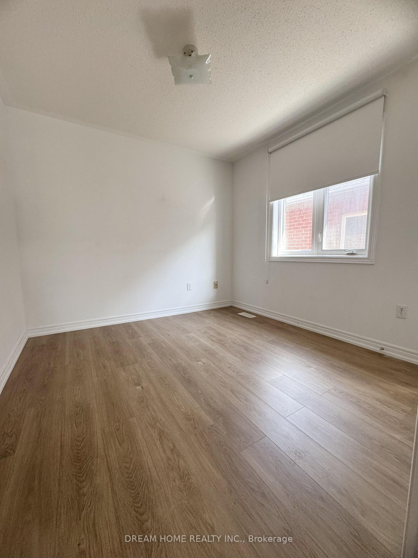 Photo 15 of 110 Autumn Hill Boulevard, Vaughan, Patterson — HOMEH