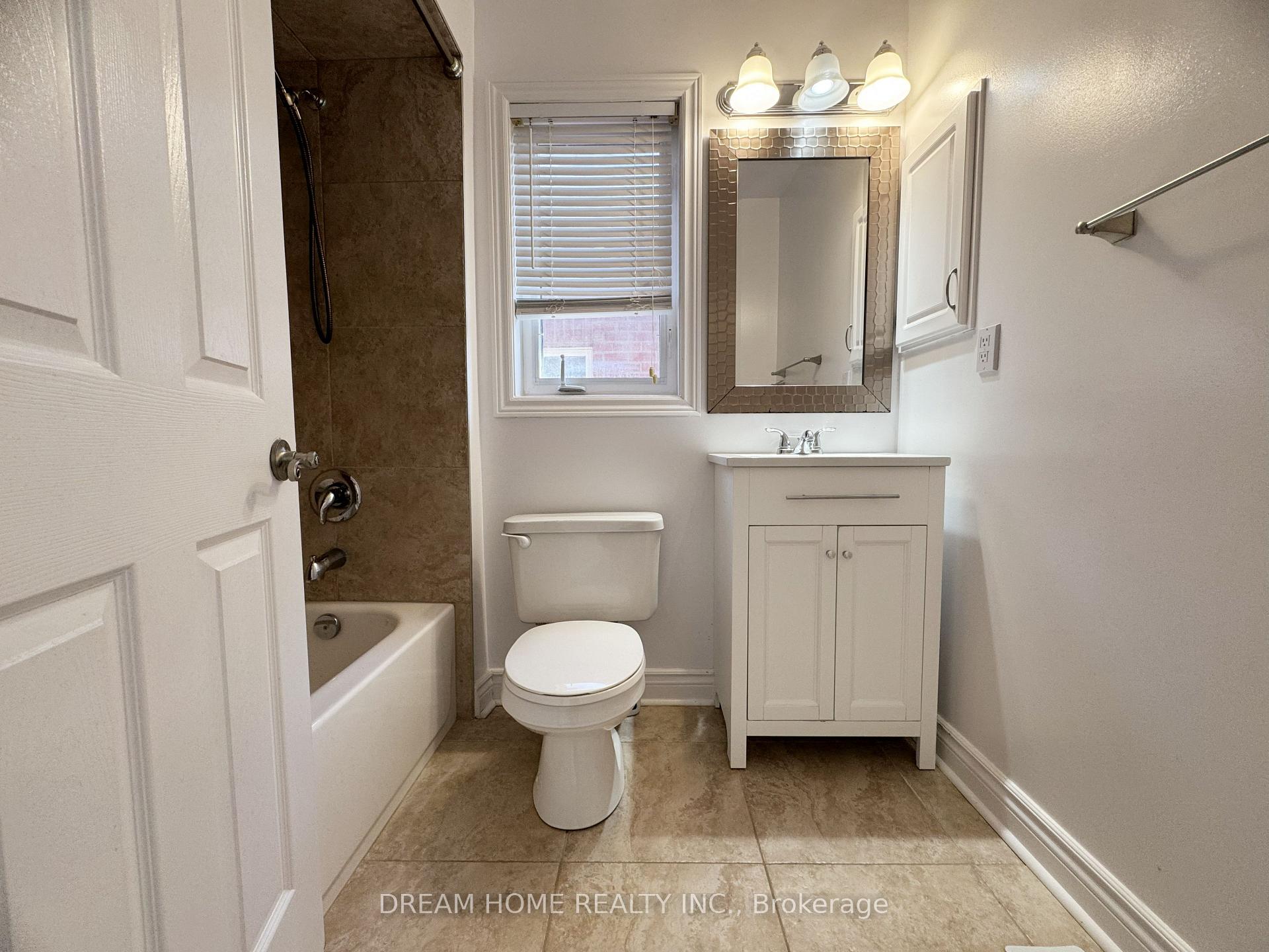 Photo 16 of 110 Autumn Hill Boulevard, Vaughan, Patterson — HOMEH