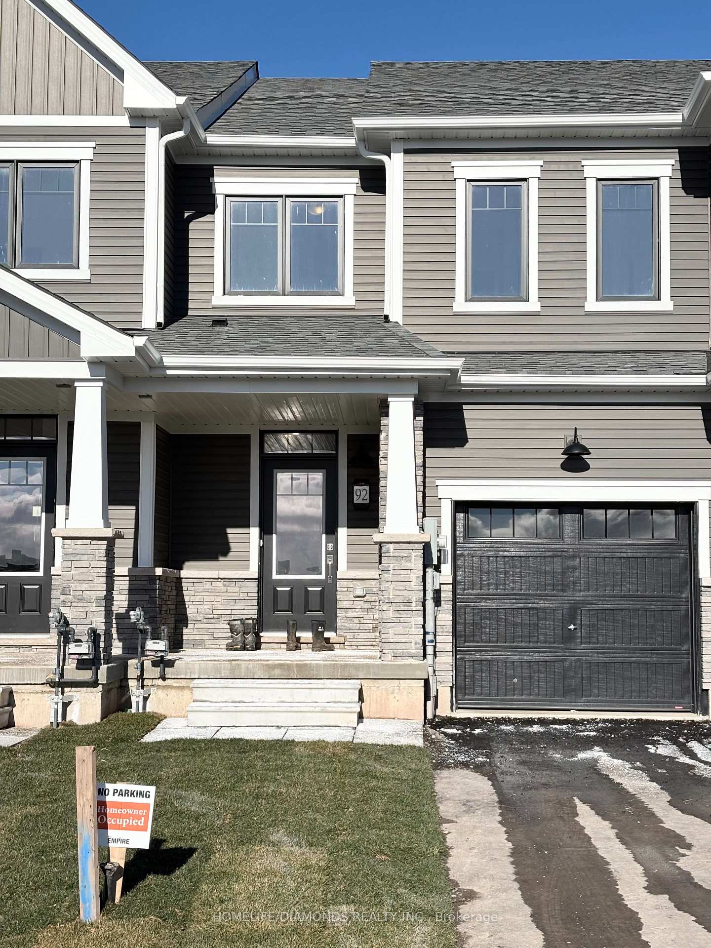 Photo 2 of 92 Varsity Drive, Welland, Dain City — HOMEH
