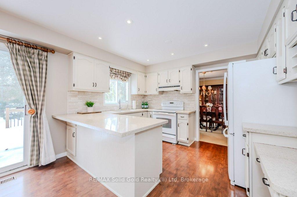 Photo 12 of 457 Brynhurst Boulevard, Waterloo — HOMEH