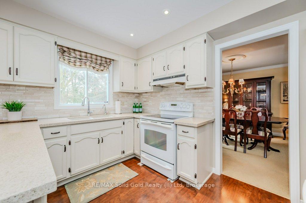 Photo 13 of 457 Brynhurst Boulevard, Waterloo — HOMEH