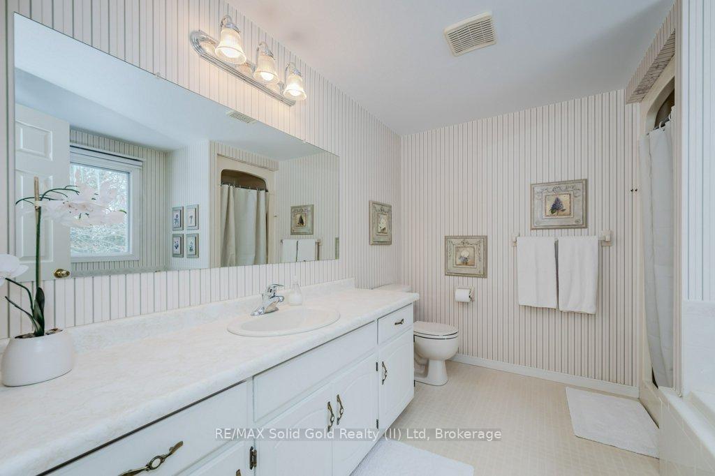 Photo 24 of 457 Brynhurst Boulevard, Waterloo — HOMEH