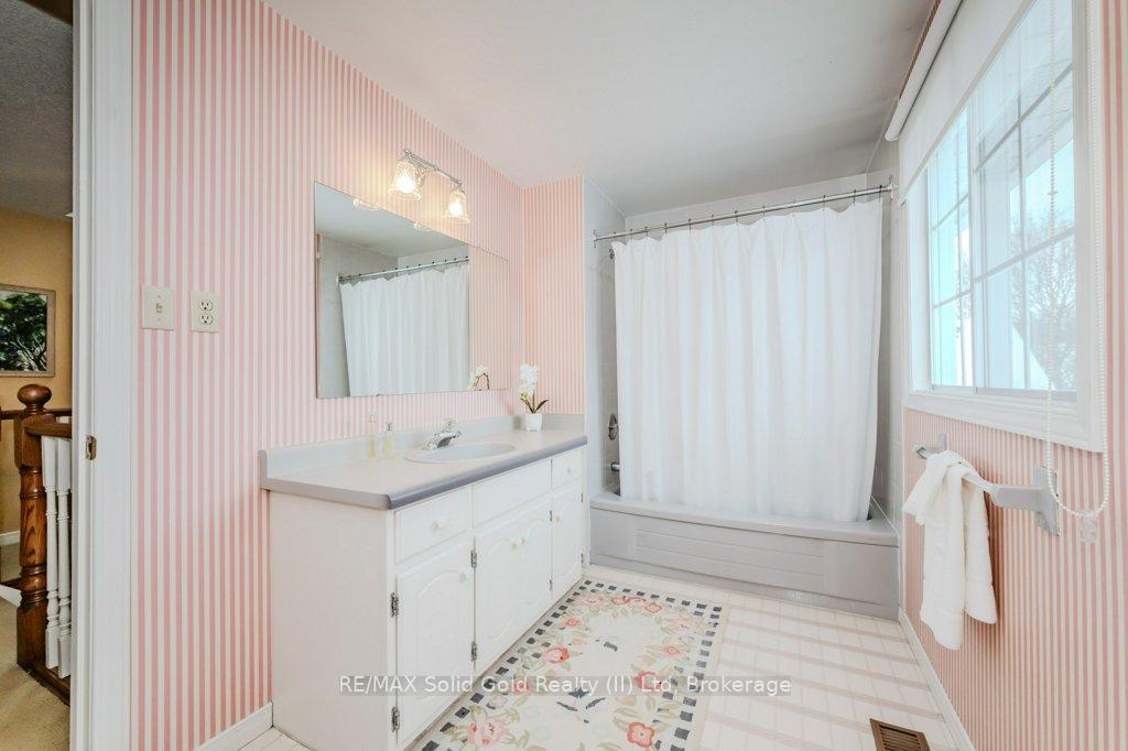 Photo 33 of 457 Brynhurst Boulevard, Waterloo — HOMEH