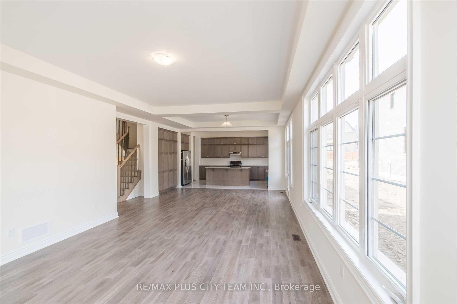Photo 2 of 31 Grace Lake Court, Vaughan, Kleinburg — HOMEH