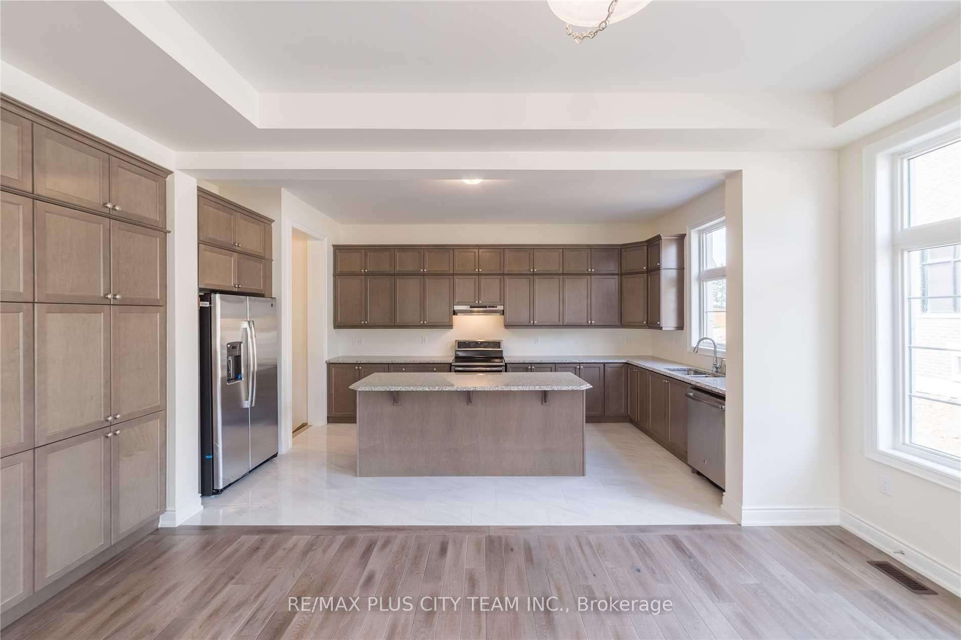 Photo 3 of 31 Grace Lake Court, Vaughan, Kleinburg — HOMEH