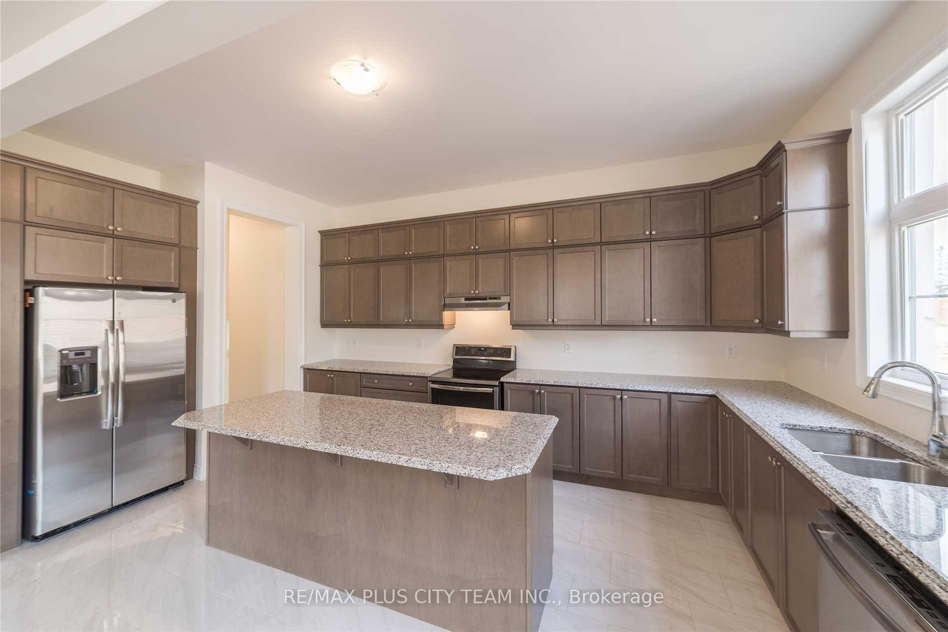 Photo 4 of 31 Grace Lake Court, Vaughan, Kleinburg — HOMEH