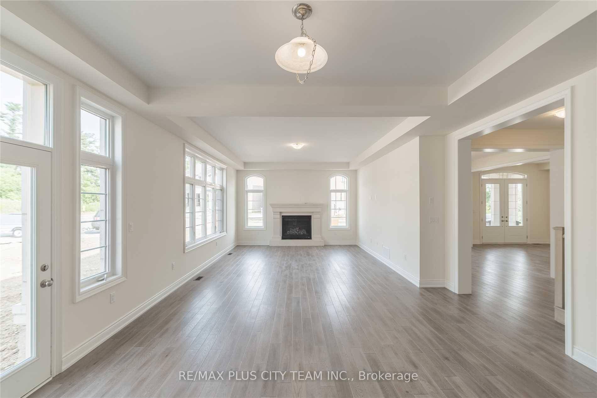 Photo 6 of 31 Grace Lake Court, Vaughan, Kleinburg — HOMEH
