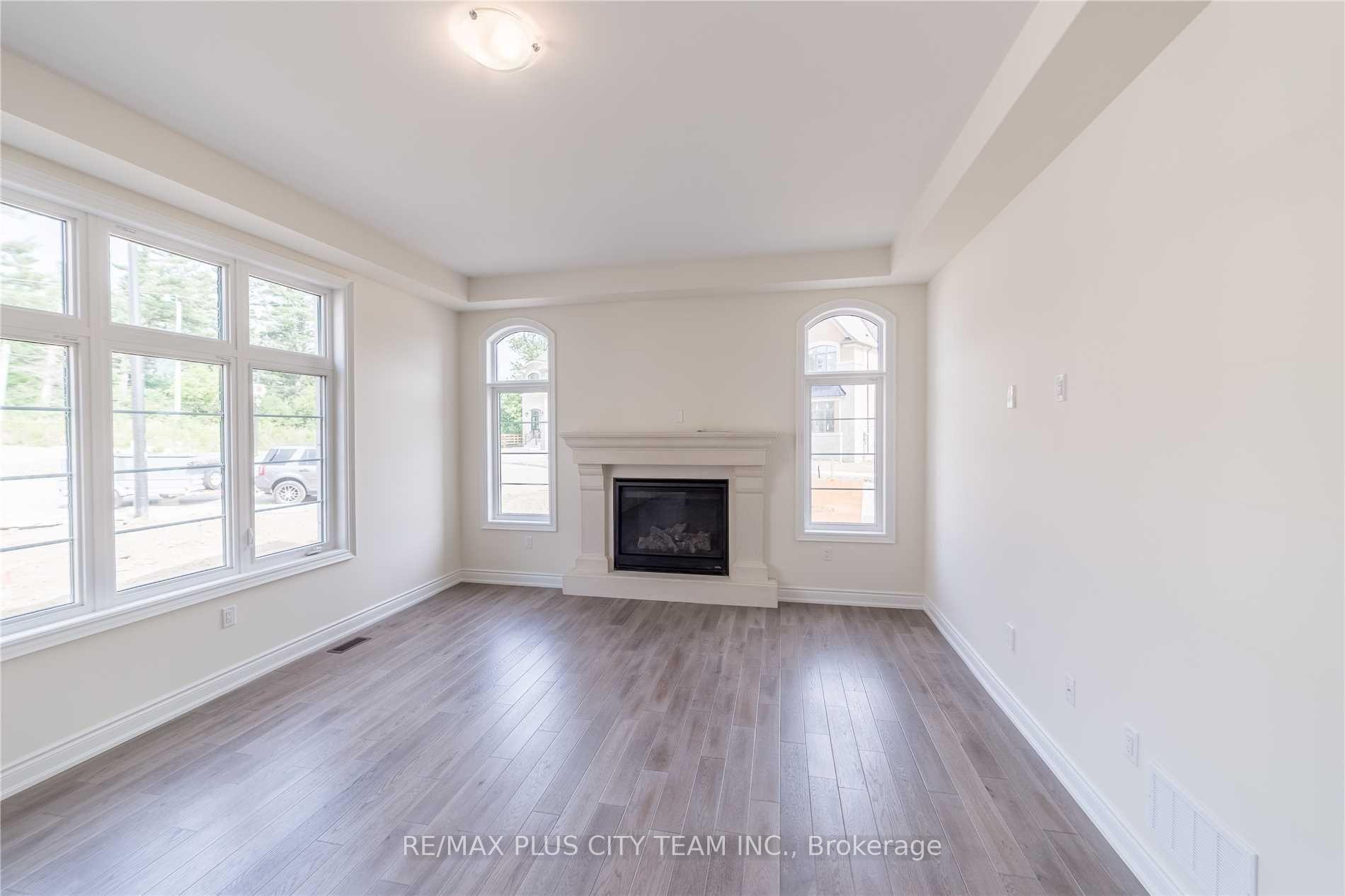 Photo 7 of 31 Grace Lake Court, Vaughan, Kleinburg — HOMEH