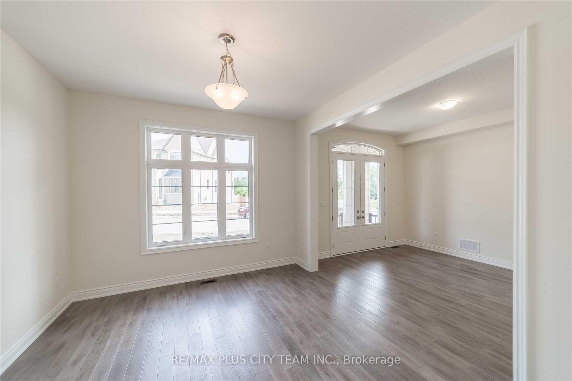 Photo 8 of 31 Grace Lake Court, Vaughan, Kleinburg — HOMEH