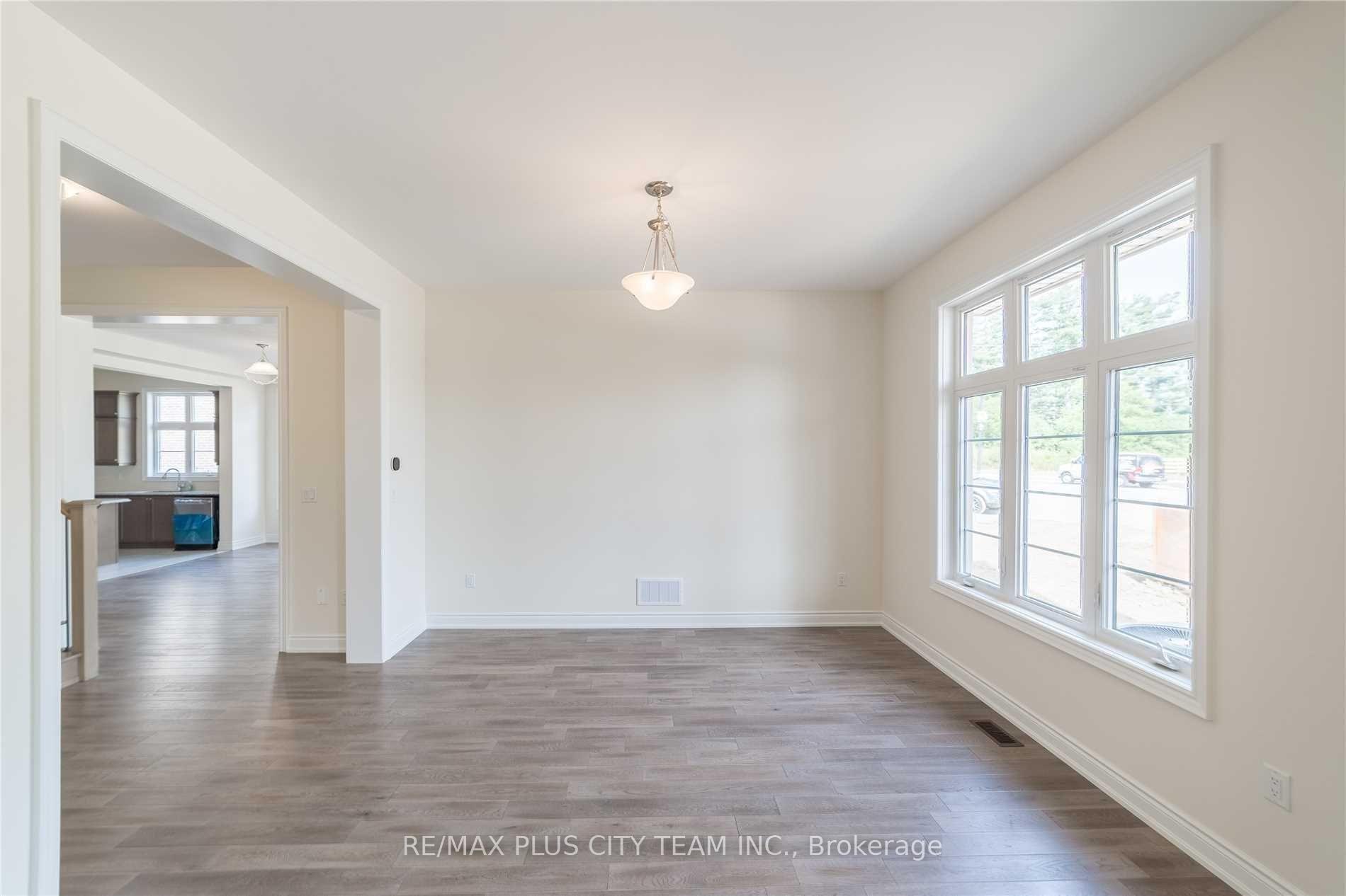 Photo 9 of 31 Grace Lake Court, Vaughan, Kleinburg — HOMEH