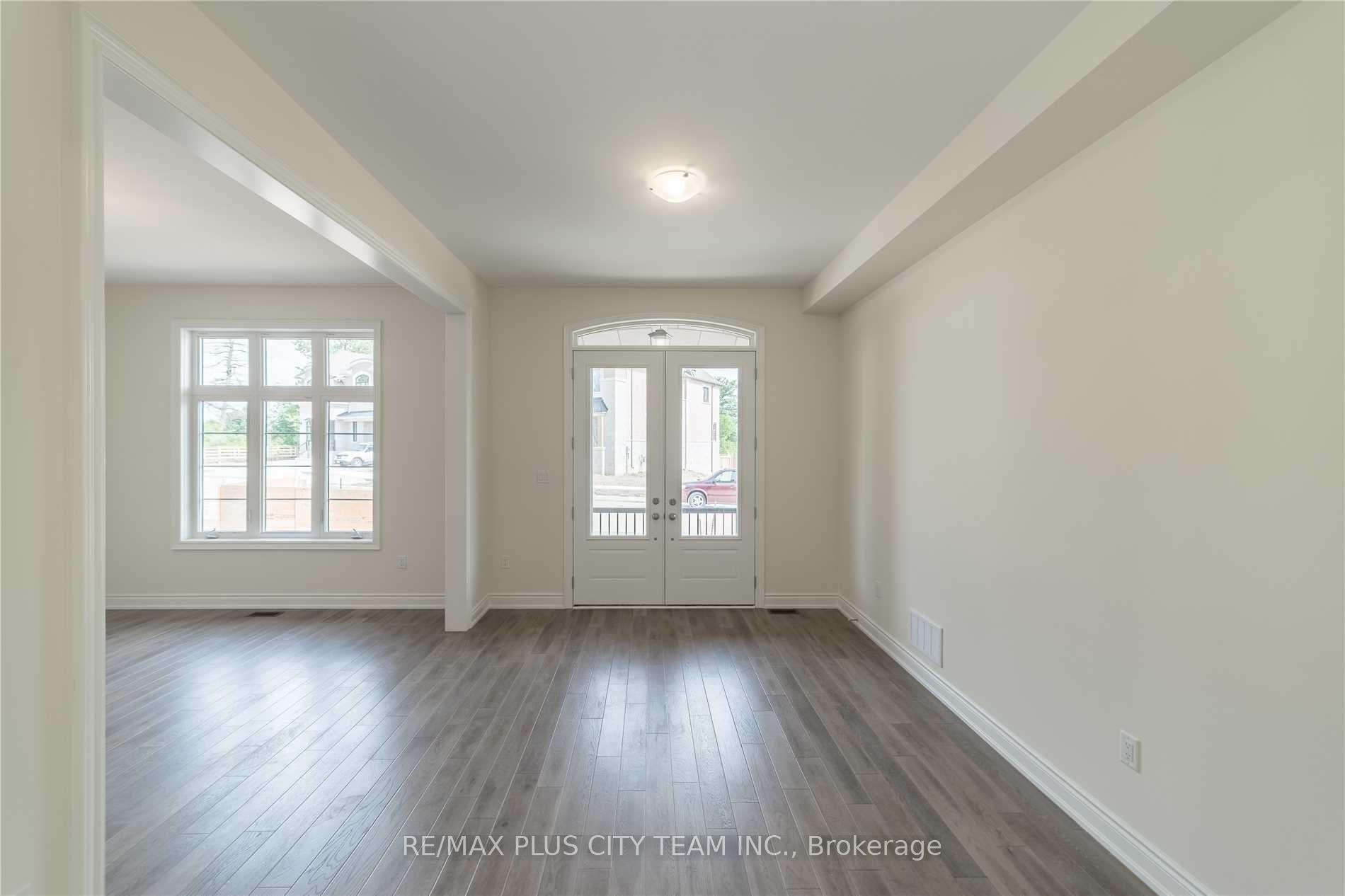 Photo 10 of 31 Grace Lake Court, Vaughan, Kleinburg — HOMEH