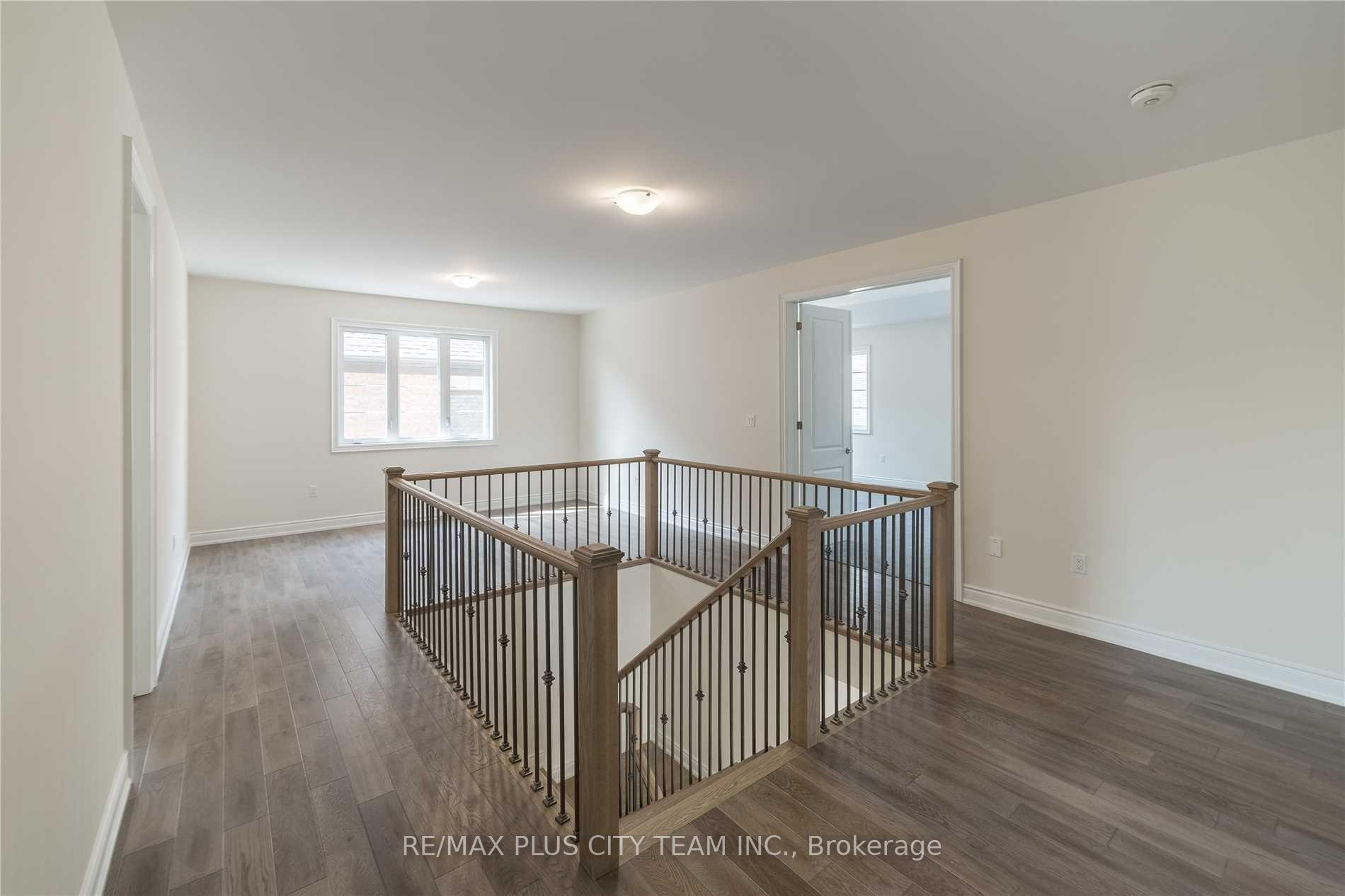 Photo 11 of 31 Grace Lake Court, Vaughan, Kleinburg — HOMEH