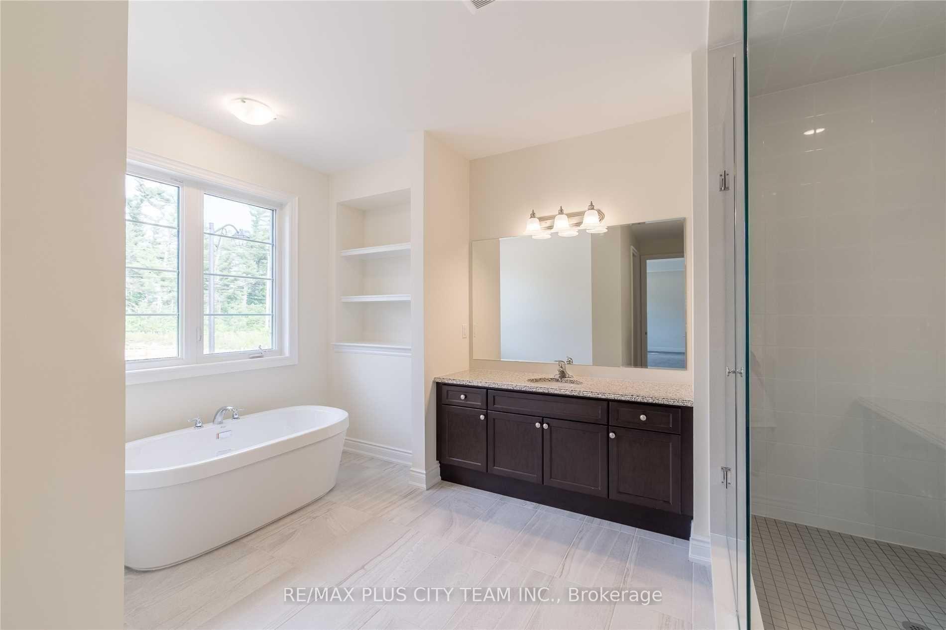 Photo 14 of 31 Grace Lake Court, Vaughan, Kleinburg — HOMEH