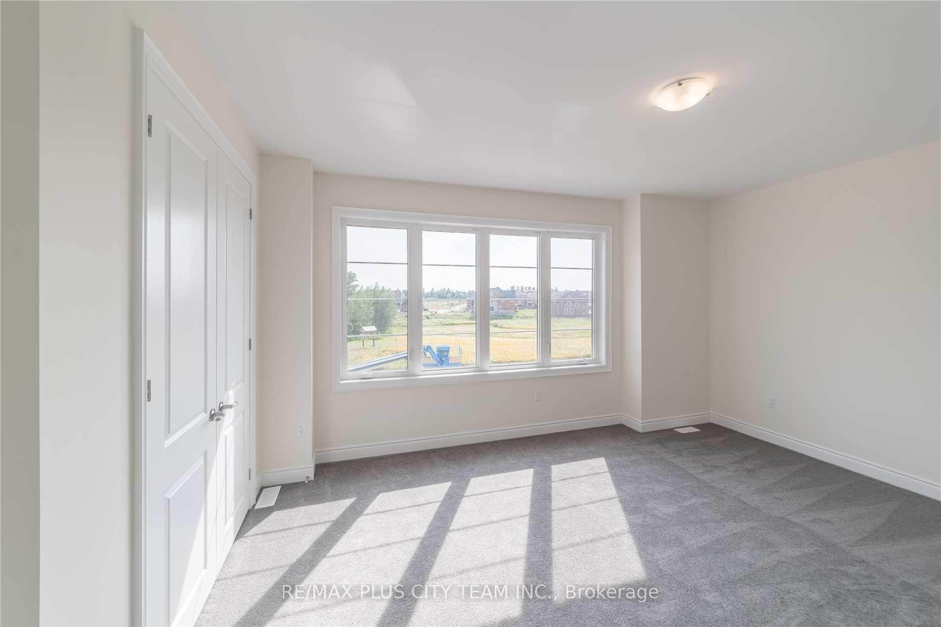 Photo 16 of 31 Grace Lake Court, Vaughan, Kleinburg — HOMEH