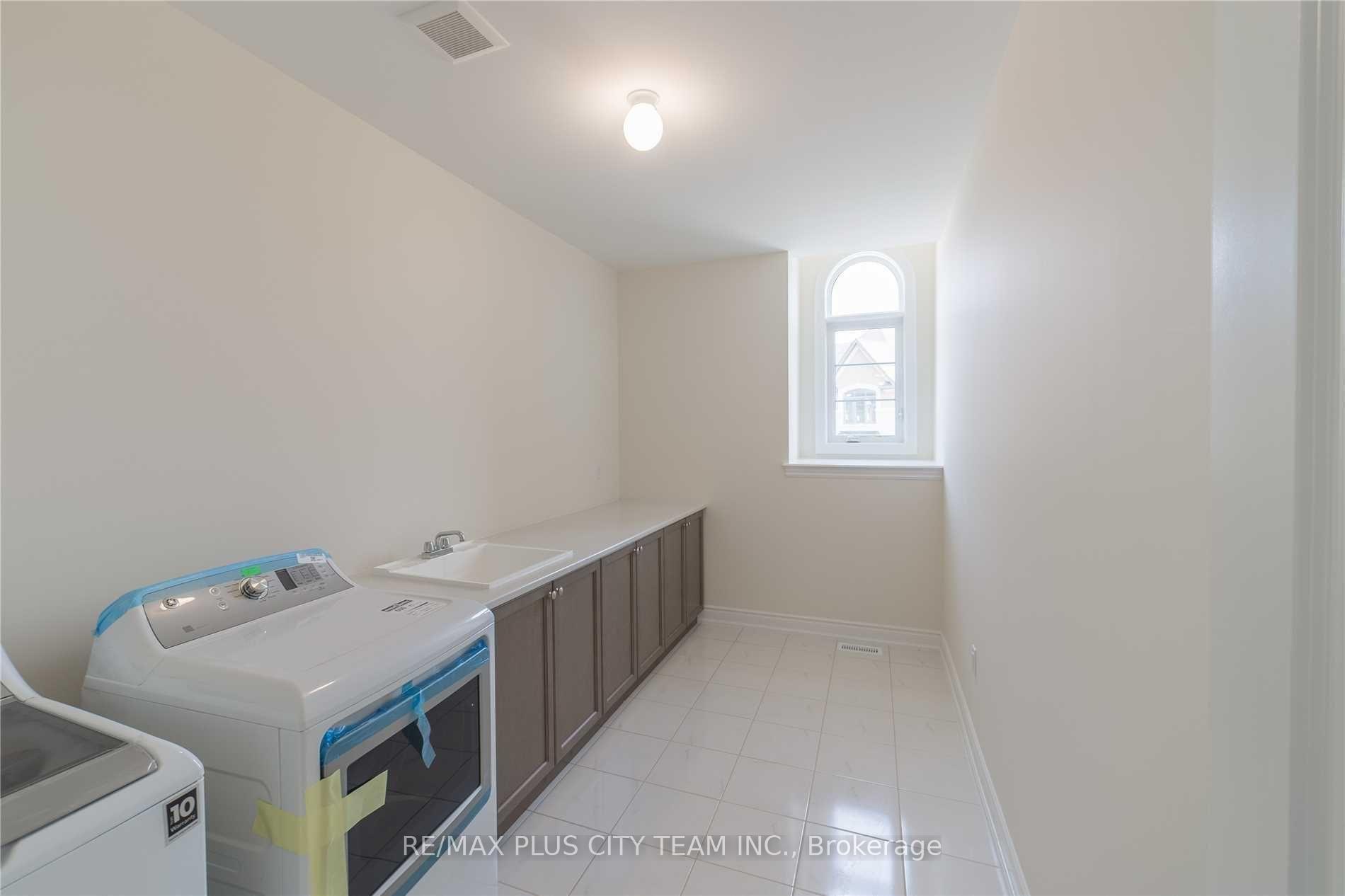 Photo 20 of 31 Grace Lake Court, Vaughan, Kleinburg — HOMEH