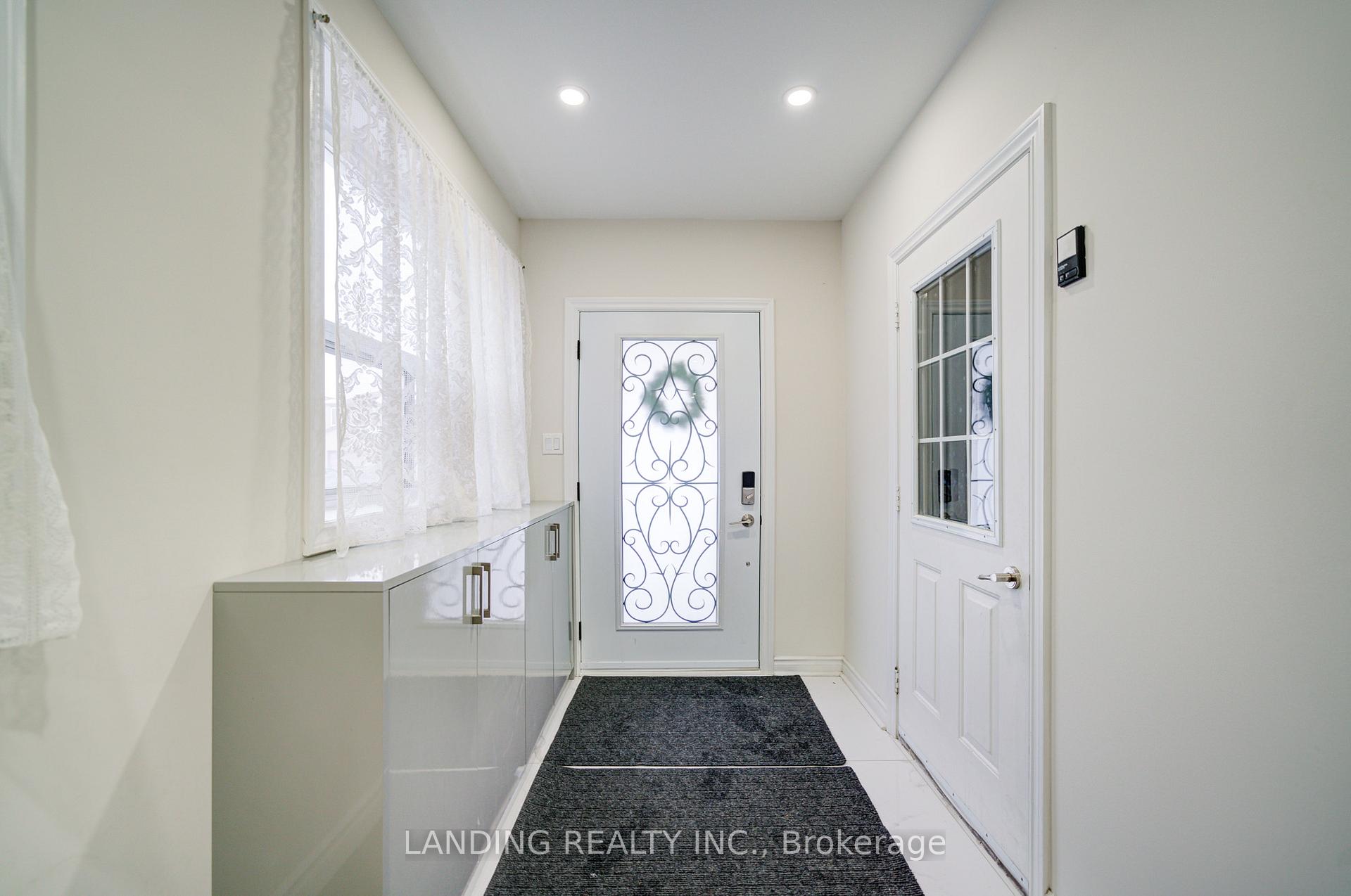 Photo 2 of 170 Terrosa Road, Markham, Middlefield — HOMEH