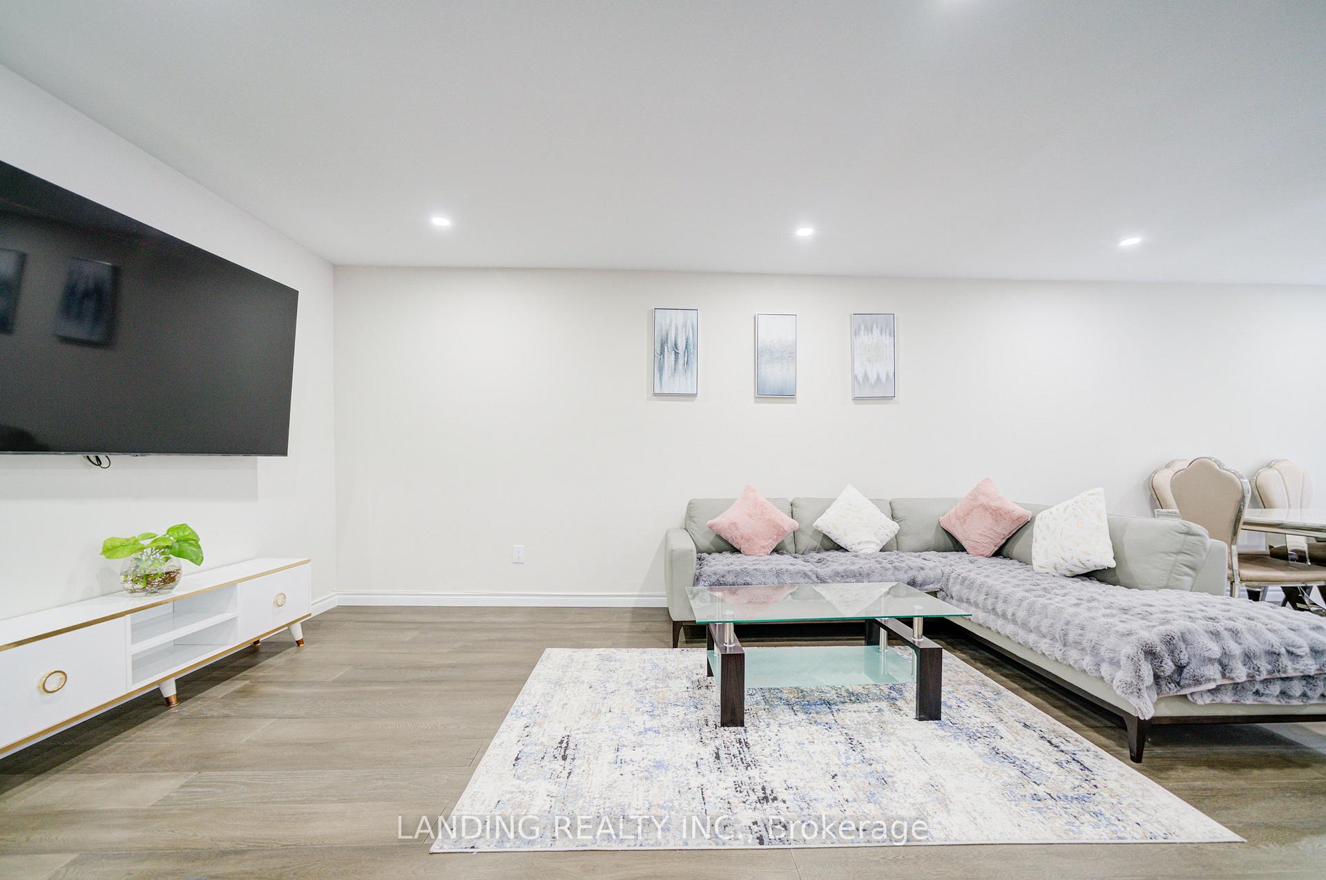 Photo 4 of 170 Terrosa Road, Markham, Middlefield — HOMEH