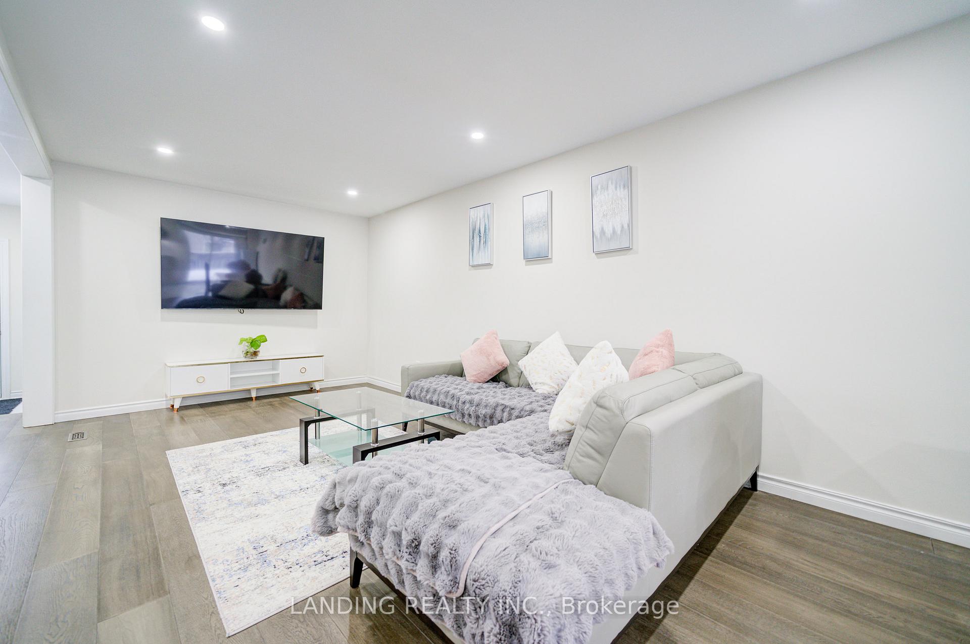 Photo 6 of 170 Terrosa Road, Markham, Middlefield — HOMEH