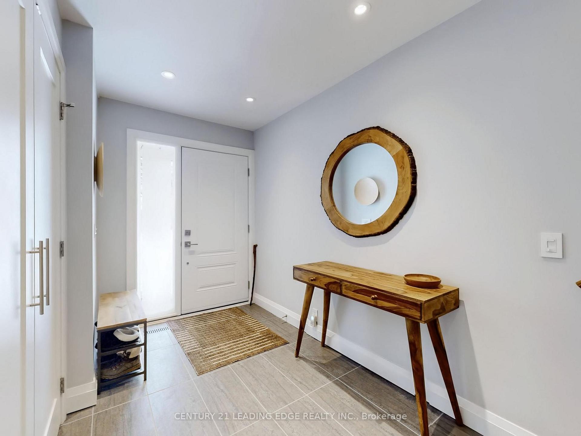 Photo 3 of 2 Madsen Crescent, Markham, Markville — HOMEH