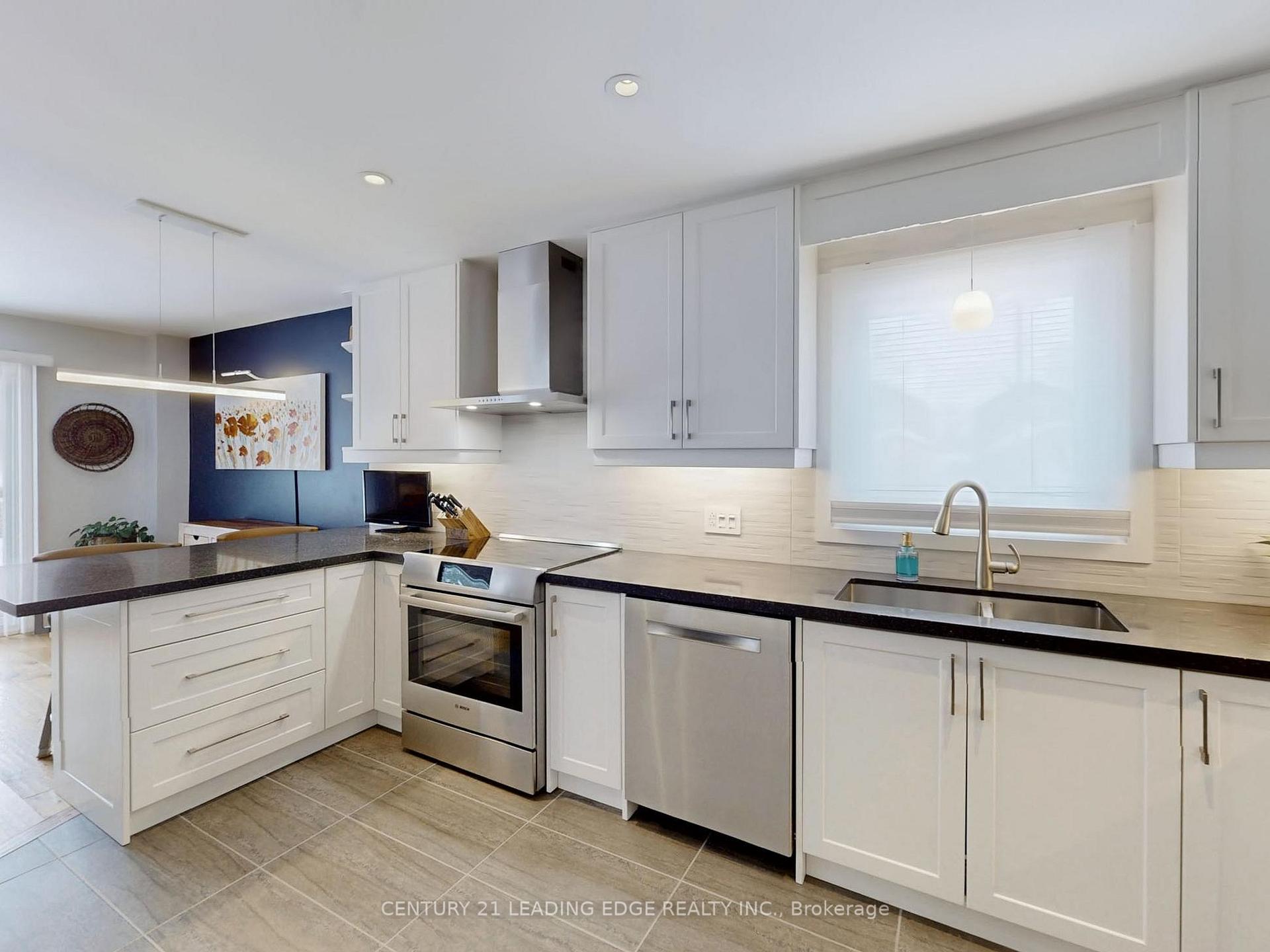Photo 14 of 2 Madsen Crescent, Markham, Markville — HOMEH