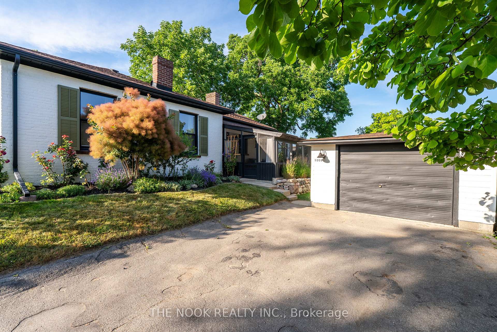 Photo 4 of 1009 Centre Street S, Whitby, Downtown Whitby — HOMEH